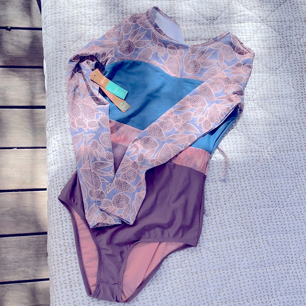 New with tags Seea one piece in Nopal